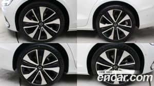 Volvo S60 B5 ULTIMATE Bright 2024 года из Южной Кореи