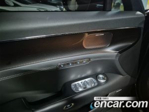 Genesis G90 Бензин 3.5 Turbo AWD 2025 года из Южной Кореи