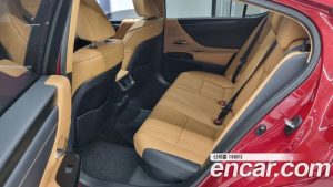 Lexus ES Luxury Plus 2023 года из Южной Кореи