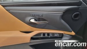Lexus ES Luxury Plus 2023 года из Южной Кореи