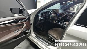 BMW 5-Series M550i xDrive 2023 года из Южной Кореи