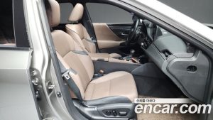 Lexus ES F-Sport Design Charger 2024 года из Южной Кореи