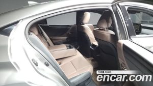 Lexus ES F-Sport Design Charger 2024 года из Южной Кореи