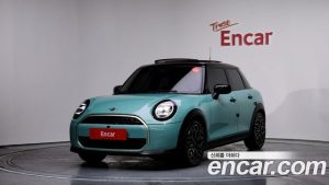Mini Cooper 5Door Favoured 2025 года из Южной Кореи