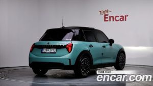 Mini Cooper 5Door Favoured 2025 года из Южной Кореи