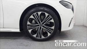 Mercedes-Benz E-Class E350e 4MATIC 2025 года из Южной Кореи