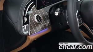 Mercedes-Benz E-Class E300 4MATIC Exclusive 2025 года из Южной Кореи