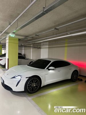 Porsche Taycan Base 2023 года из Южной Кореи