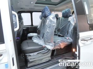 Hyundai Staria 4WD Lounge 9-Seater 2025 года из Южной Кореи