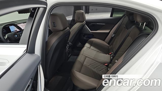 41372596_016.jpg BMW 5-Series 520i 2025 года из Южной Кореи