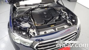 Mercedes-Benz E-Class E300 4MATIC Exclusive 2024 года из Южной Кореи