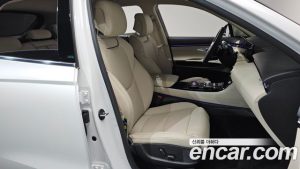Genesis GV70 2.5T Бензин 2WD 2025 года из Южной Кореи