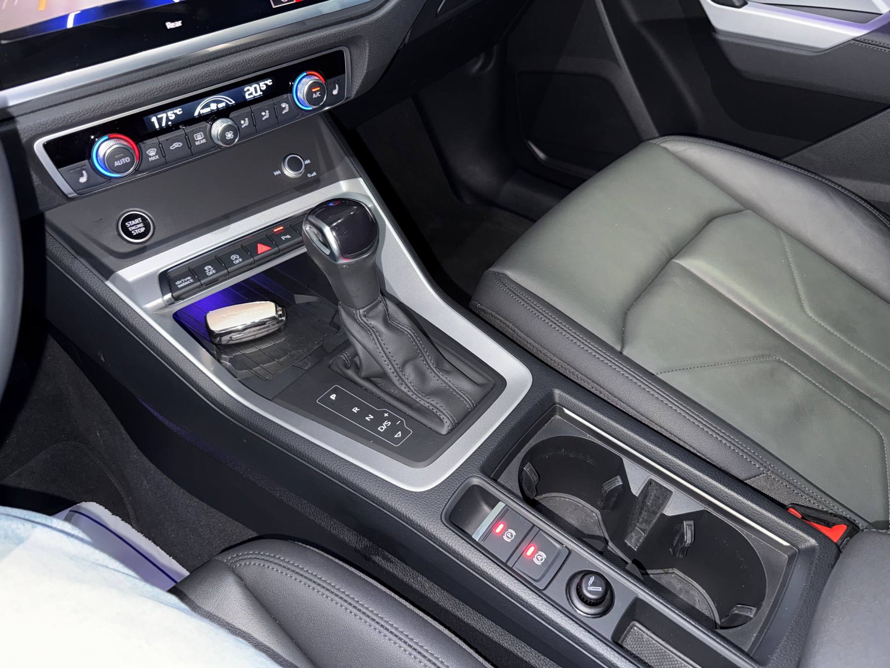 Центральная консоль и селектор S tronic Audi Q3 F3