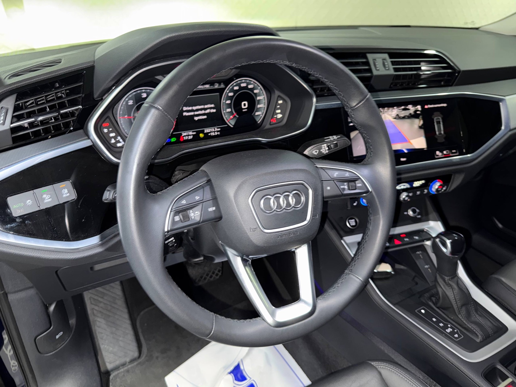 Руль и передняя панель Audi Q3 F3