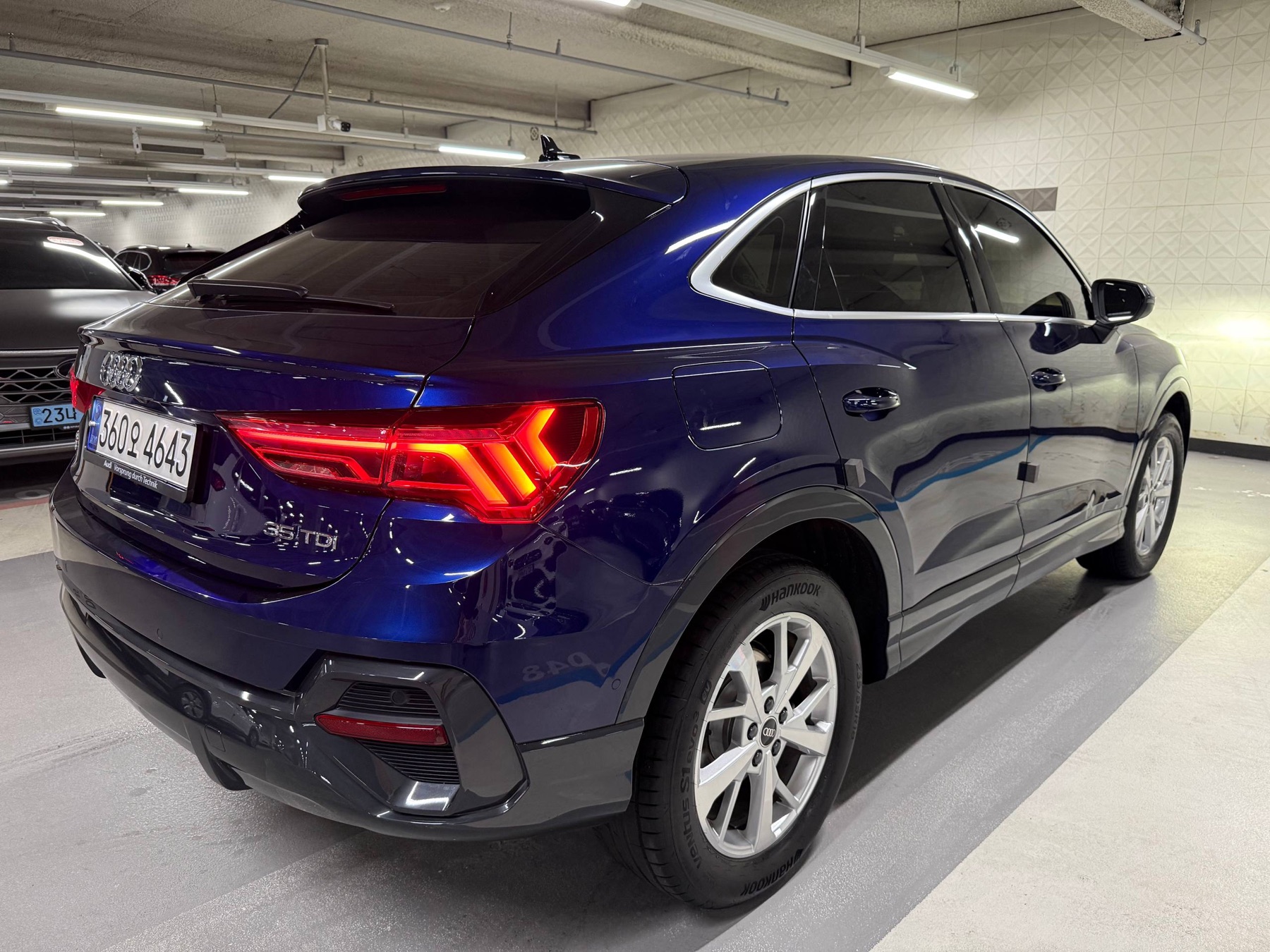 Audi Q3 F3 - вид сзади в три четверти