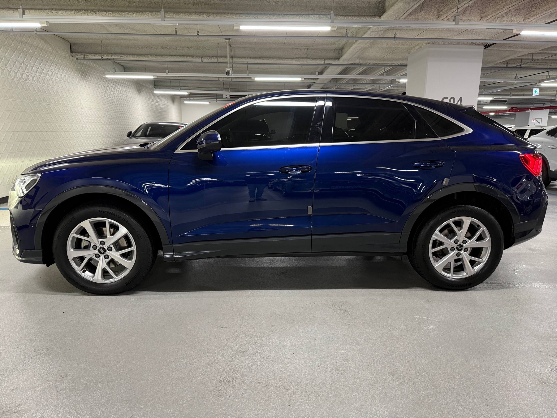 Audi Q3 F3 - профиль слева