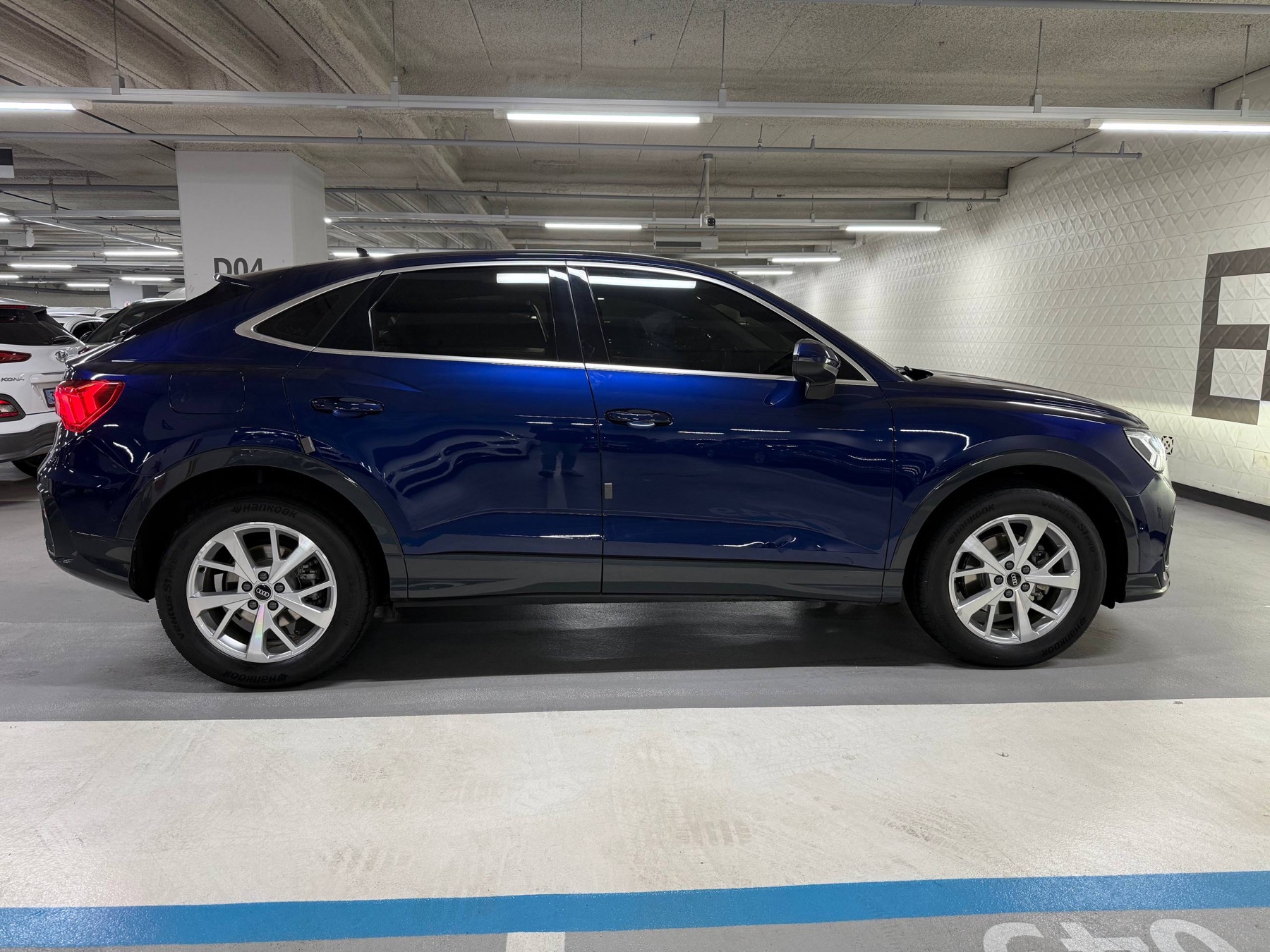 Audi Q3 F3 - профиль справа